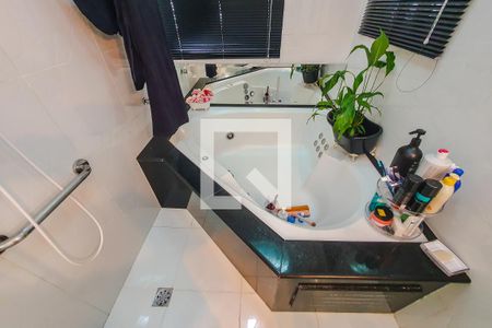 Casa à venda com 201m², 4 quartos e 2 vagas Casa à venda com 201m², 4 quartos e 2 vagasQuarto Suite 1 Banheiro 1