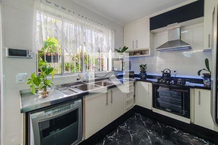 Casa à venda com 201m², 4 quartos e 2 vagas Casa à venda com 201m², 4 quartos e 2 vagascozinha