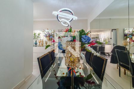 Casa à venda com 201m², 4 quartos e 2 vagas Casa à venda com 201m², 4 quartos e 2 vagasSala de Jantar