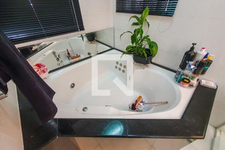 Casa à venda com 201m², 4 quartos e 2 vagas Casa à venda com 201m², 4 quartos e 2 vagasQuarto Suite 1 Banheiro 1