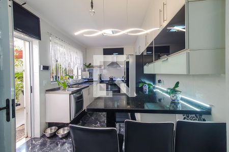 Casa à venda com 201m², 4 quartos e 2 vagas Casa à venda com 201m², 4 quartos e 2 vagascopa cozinha