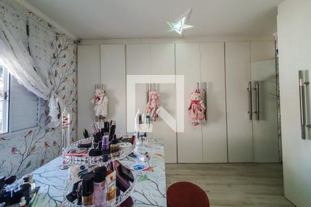 Casa à venda com 201m², 4 quartos e 2 vagas Casa à venda com 201m², 4 quartos e 2 vagasQuarto 2 closet