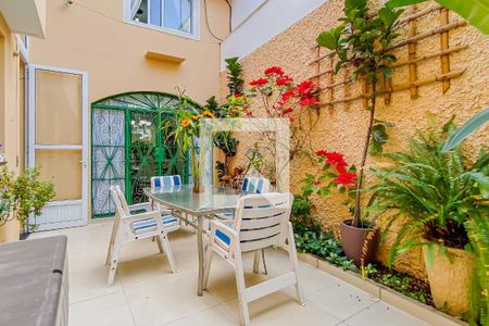 Casa à venda com 304m², 5 quartos e 3 vagasQuintal