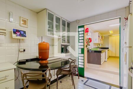 Casa à venda com 304m², 5 quartos e 3 vagasCozinha