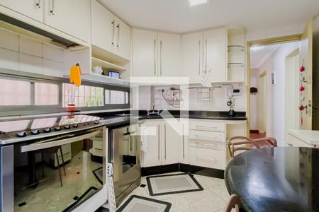 Casa à venda com 304m², 5 quartos e 3 vagasCozinha