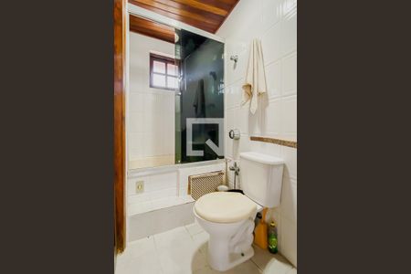 Casa à venda com 304m², 5 quartos e 3 vagasBanheiro da Suíte 3