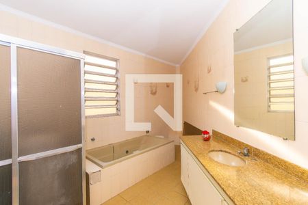 Casa à venda com 359m², 3 quartos e 4 vagasBanheiro da Suíte