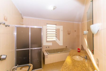 Casa à venda com 359m², 3 quartos e 4 vagasBanheiro da Suíte