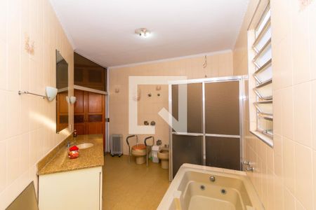 Casa à venda com 359m², 3 quartos e 4 vagasBanheiro da Suíte