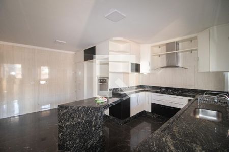 Casa à venda com 1200m², 3 quartos e 5 vagas Casa à venda com 1200m², 3 quartos e 5 vagasCozinha