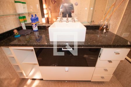 Casa à venda com 1200m², 3 quartos e 5 vagas Casa à venda com 1200m², 3 quartos e 5 vagasBanheiro da Suíte 1