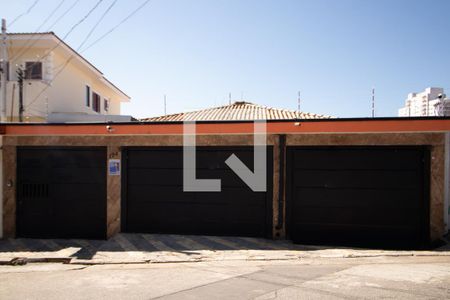 Casa à venda com 1200m², 3 quartos e 5 vagas Casa à venda com 1200m², 3 quartos e 5 vagasFachada