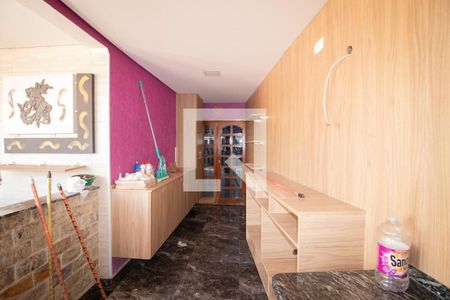 Casa à venda com 1200m², 3 quartos e 5 vagas Casa à venda com 1200m², 3 quartos e 5 vagasÁrea de Serviço