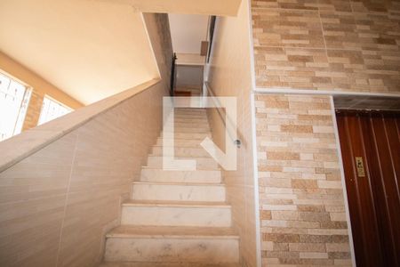 Casa à venda com 1200m², 3 quartos e 5 vagas Casa à venda com 1200m², 3 quartos e 5 vagasEscada