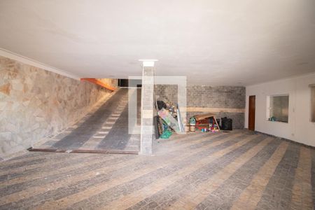 Casa à venda com 1200m², 3 quartos e 5 vagas Casa à venda com 1200m², 3 quartos e 5 vagasGaragem