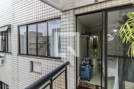 Apartamento à venda com 186m², 3 quartos e 3 vagas Apartamento à venda com 186m², 3 quartos e 3 vagasQuarto 1 - Varanda