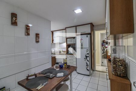 Apartamento à venda com 186m², 3 quartos e 3 vagas Apartamento à venda com 186m², 3 quartos e 3 vagasCozinha