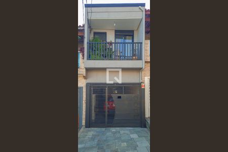 Casa à venda com 125m², 3 quartos e 2 vagas Casa à venda com 125m², 3 quartos e 2 vagasFachada