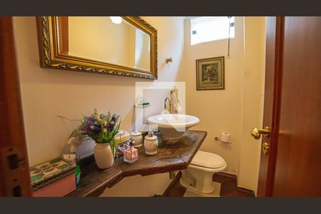 Casa à venda com 316m², 3 quartos e 3 vagas Casa à venda com 316m², 3 quartos e 3 vagasBanheiro