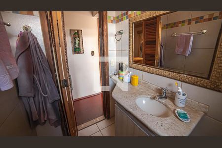 Casa à venda com 316m², 3 quartos e 3 vagas Casa à venda com 316m², 3 quartos e 3 vagasBanheiro