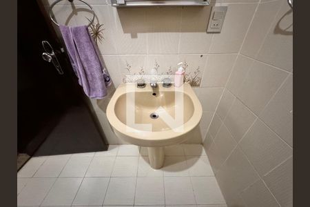 Casa à venda com 400m², 4 quartos e 8 vagas Casa à venda com 400m², 4 quartos e 8 vagasBanheiro