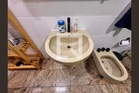 Casa à venda com 400m², 4 quartos e 8 vagas Casa à venda com 400m², 4 quartos e 8 vagasBanheiro da Suíte 2