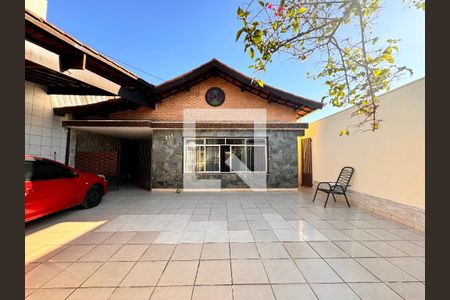 Casa à venda com 400m², 4 quartos e 8 vagas Casa à venda com 400m², 4 quartos e 8 vagasGaragem