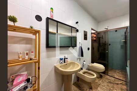 Casa à venda com 400m², 4 quartos e 8 vagas Casa à venda com 400m², 4 quartos e 8 vagasBanheiro da Suíte 2