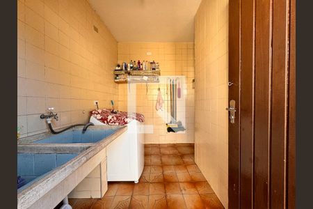 Casa à venda com 400m², 4 quartos e 8 vagas Casa à venda com 400m², 4 quartos e 8 vagasLavanderia