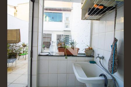 Casa à venda com 300m², 3 quartos e 2 vagasÁrea de Serviço