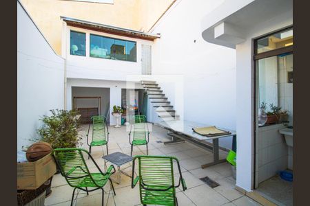 Casa à venda com 300m², 3 quartos e 2 vagasQuintal