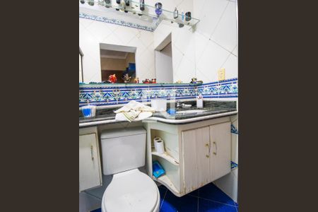 Casa à venda com 300m², 3 quartos e 2 vagasBanheiro da Suíte 2