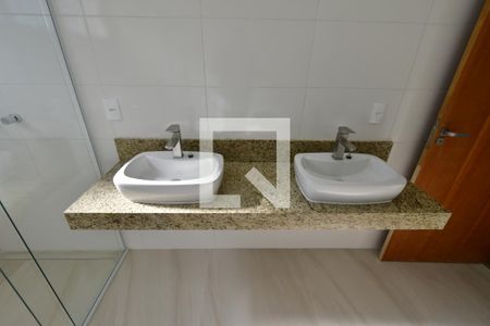 Casa à venda com 350m², 4 quartos e 6 vagasBanheiro Suíte 2