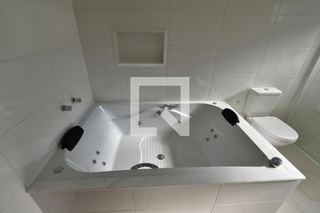 Casa à venda com 350m², 4 quartos e 6 vagasBanheiro Suíte 2