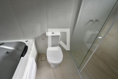 Casa à venda com 350m², 4 quartos e 6 vagasBanheiro Suíte 2