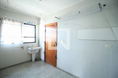 Apartamento à venda com 227m², 4 quartos e 4 vagas Apartamento à venda com 227m², 4 quartos e 4 vagasÁrea de Serviço