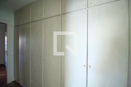 Apartamento à venda com 227m², 4 quartos e 4 vagas Apartamento à venda com 227m², 4 quartos e 4 vagasQuarto 2