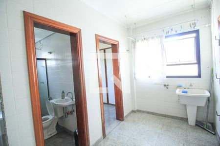 Apartamento à venda com 227m², 4 quartos e 4 vagas Apartamento à venda com 227m², 4 quartos e 4 vagasÁrea de Serviço