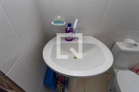 Casa à venda com 200m², 4 quartos e 2 vagas Casa à venda com 200m², 4 quartos e 2 vagasEdícula - banheiro