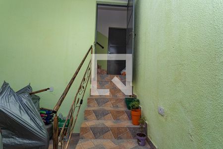 Casa à venda com 200m², 4 quartos e 2 vagas Casa à venda com 200m², 4 quartos e 2 vagasEscada da entrada da casa 1
