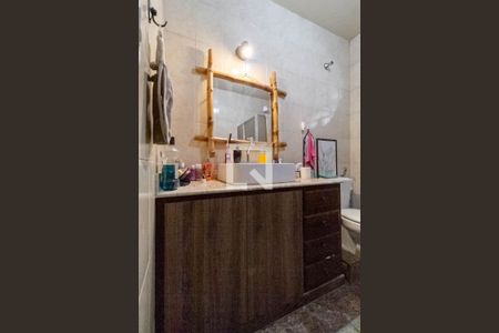 Casa à venda com 297m², 4 quartos e 3 vagas Casa à venda com 297m², 4 quartos e 3 vagasBanheiro social