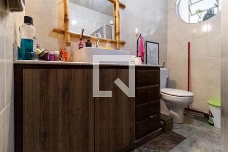 Casa à venda com 297m², 4 quartos e 3 vagas Casa à venda com 297m², 4 quartos e 3 vagasBanheiro social