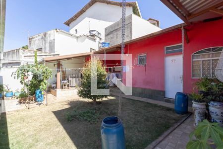 Casa à venda com 297m², 4 quartos e 3 vagas Casa à venda com 297m², 4 quartos e 3 vagasQuintal