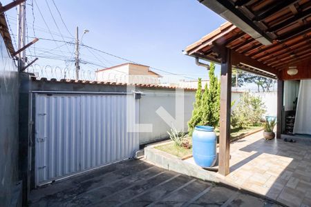 Casa à venda com 297m², 4 quartos e 3 vagas Casa à venda com 297m², 4 quartos e 3 vagasEntrada