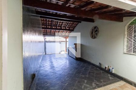 Casa à venda com 297m², 4 quartos e 3 vagas Casa à venda com 297m², 4 quartos e 3 vagasGaragem