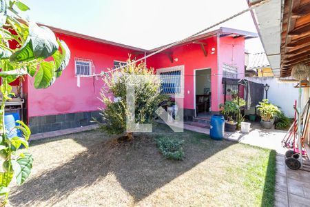 Casa à venda com 297m², 4 quartos e 3 vagas Casa à venda com 297m², 4 quartos e 3 vagasQuintal