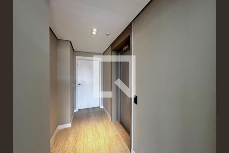 Apartamento à venda com 136m², 4 quartos e 2 vagas Apartamento à venda com 136m², 4 quartos e 2 vagasHall Apartamento