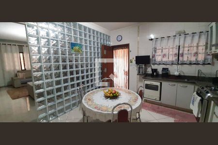 Casa à venda com 190m², 3 quartos e 4 vagas Casa à venda com 190m², 3 quartos e 4 vagasCozinha