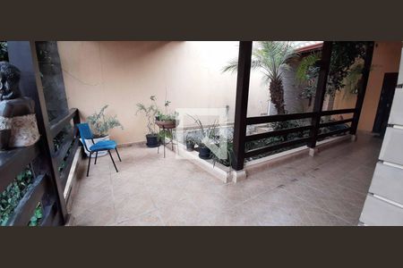 Casa à venda com 190m², 3 quartos e 4 vagas Casa à venda com 190m², 3 quartos e 4 vagasVaranda