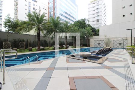 Studio à venda com 27m², 1 quarto e sem vaga Studio à venda com 27m², 1 quarto e sem vagaÁrea comum - Piscina